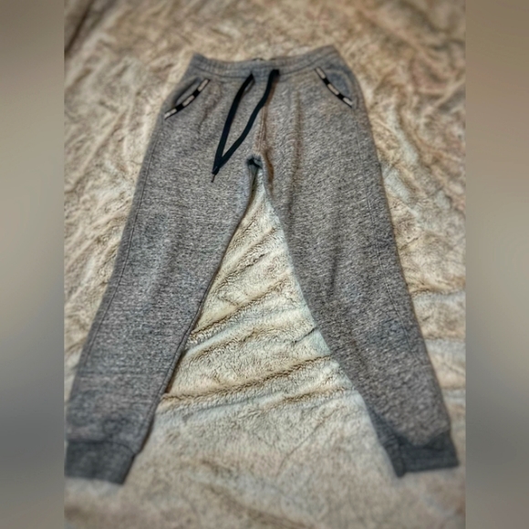 Hollister sweatpants! - Picture 4 of 4